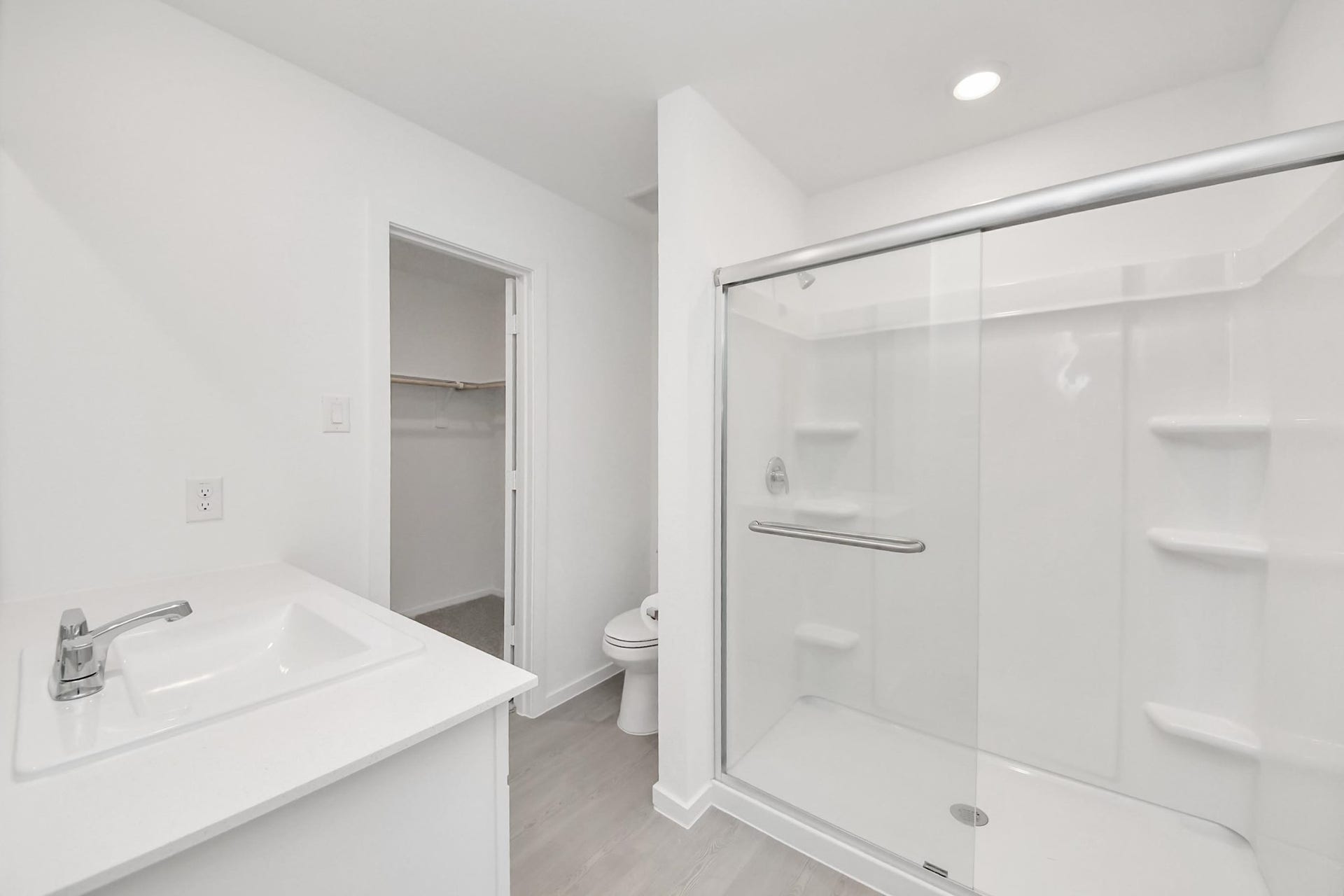 3096 Sunset Glory Drive, Katy, TX 77493 Discover the elegance of this primary en suite featuring a sleek glass shower, modern fixtures, and seamless access to a spacious walk-in closet.