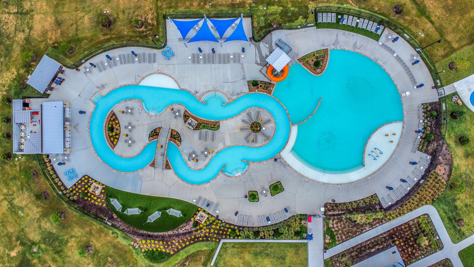 3096 Sunset Glory Drive, Katy, TX 77493 Discover ultimate relaxation and recreation at The Retreat Amenity Center, featuring a stunning resort-style pool, winding lazy river, and beautifully landscaped surroundings perfect for family fun and leisure.