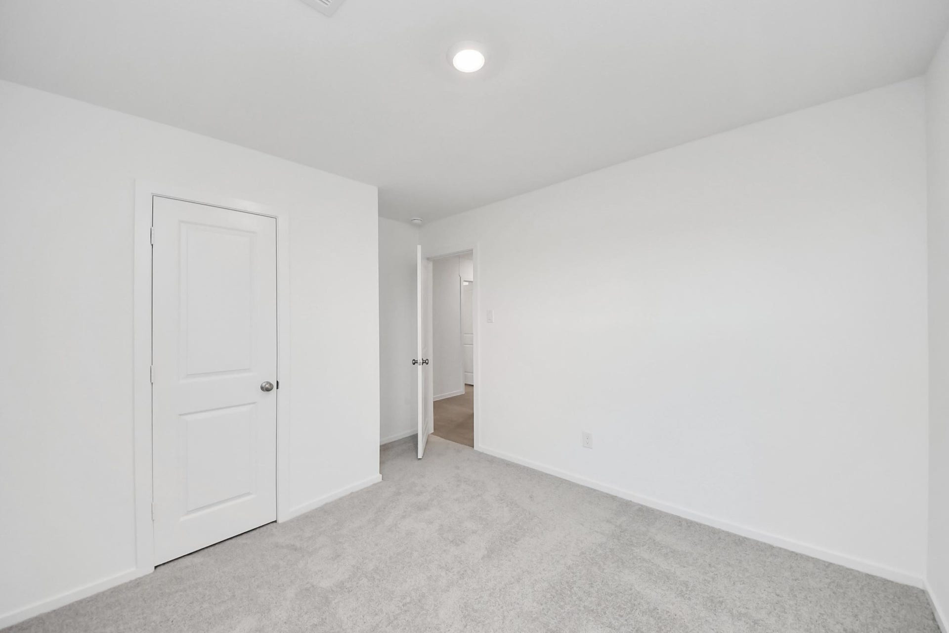 3096 Sunset Glory Drive, Katy, TX 77493 Discover the charm of Bedroom 3, featuring fresh, neutral tones, plush carpeting, and ample natural light for a cozy retreat.