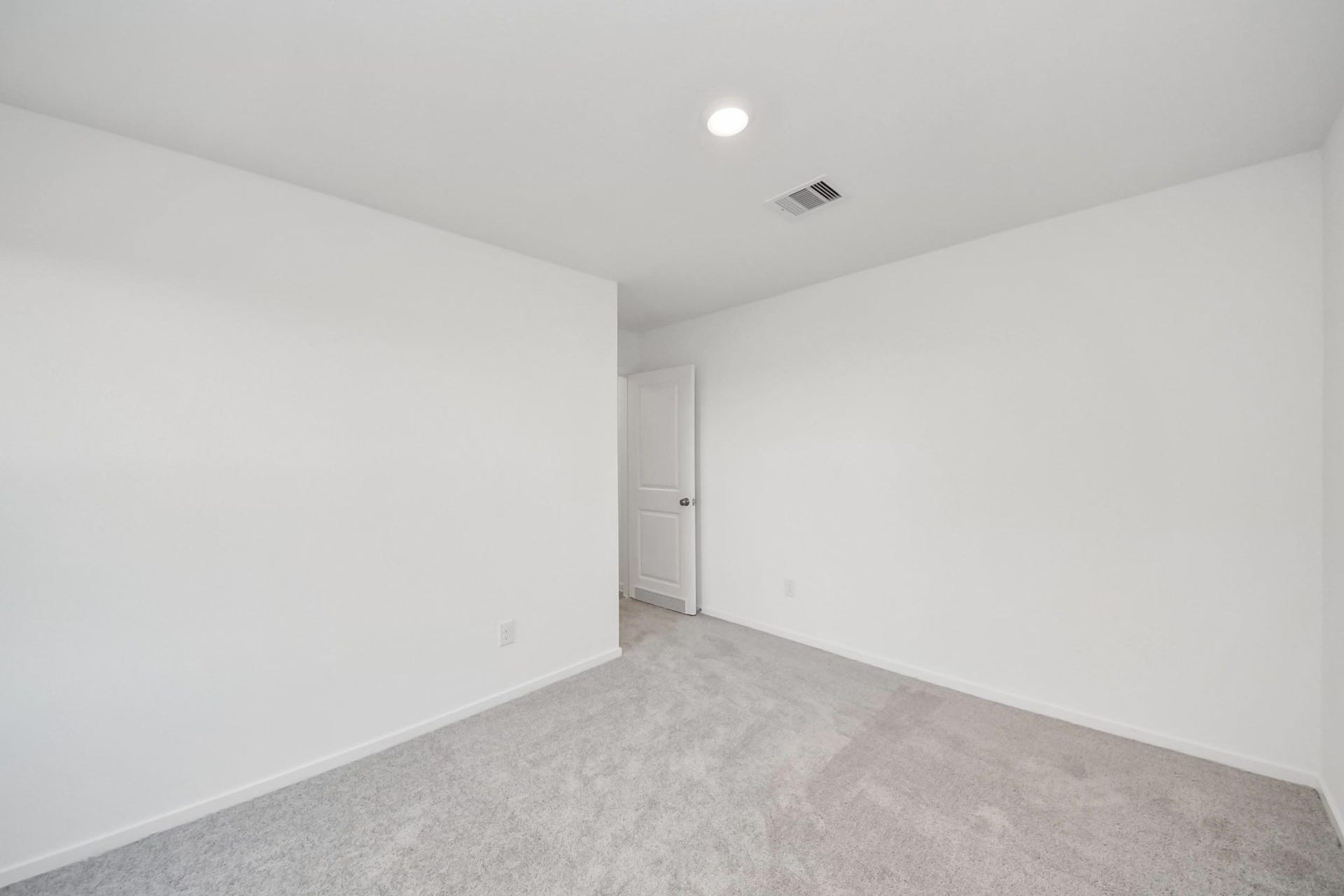 3096 Sunset Glory Drive, Katy, TX 77493 Discover the potential of Bedroom 3, a bright, versatile space with fresh carpeting and modern finishes, perfect for personalizing into your dream sanctuary.