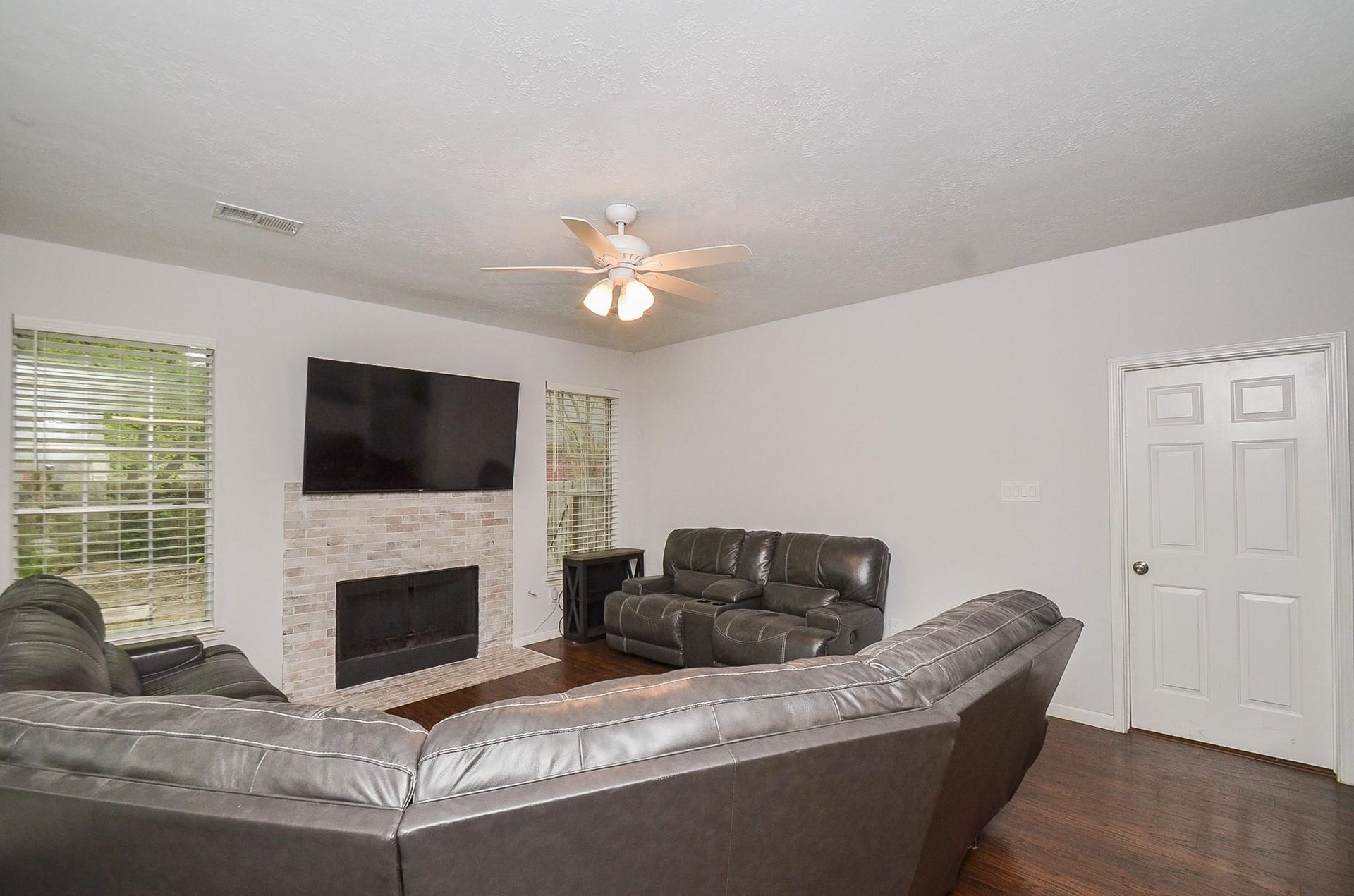 1903 Tall Gum Drive, Fresno, TX 77545 1903 Tall Gum Drive, Fresno, TX 77545