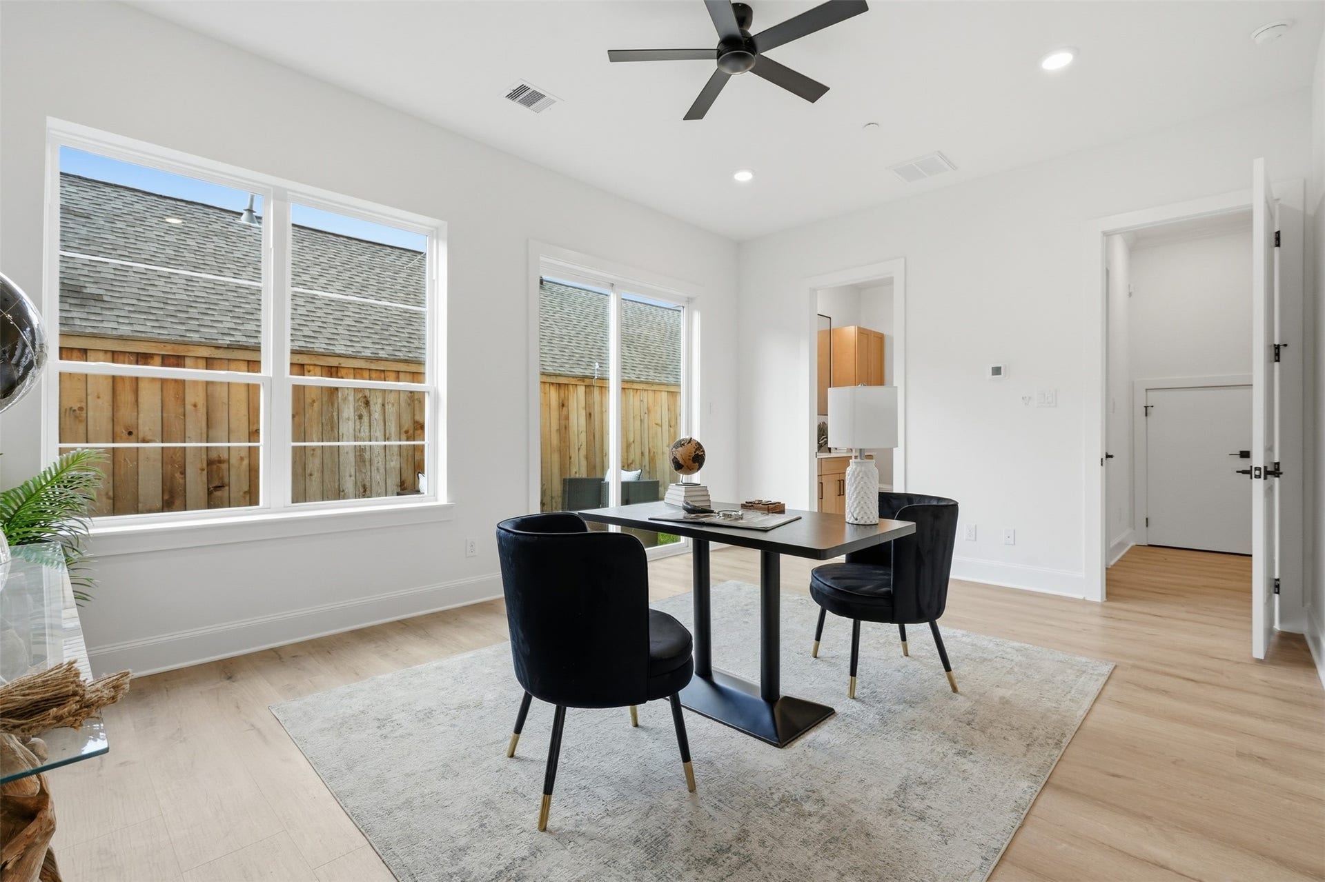 2111 Nantucket Drive, #C, Houston, TX 77057 2111 Nantucket Drive, #C, Houston, TX 77057