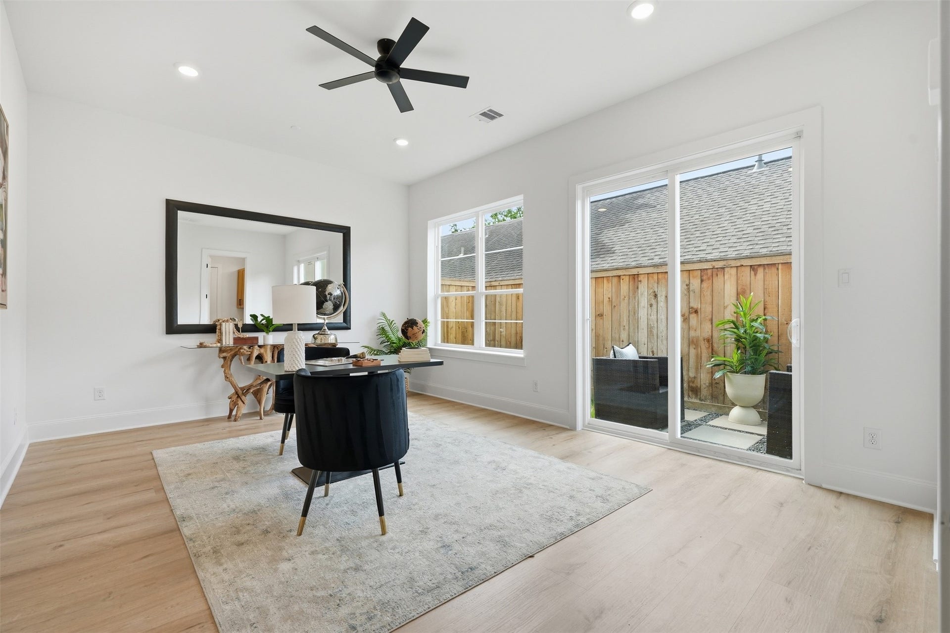 2111 Nantucket Drive, #C, Houston, TX 77057 2111 Nantucket Drive, #C, Houston, TX 77057