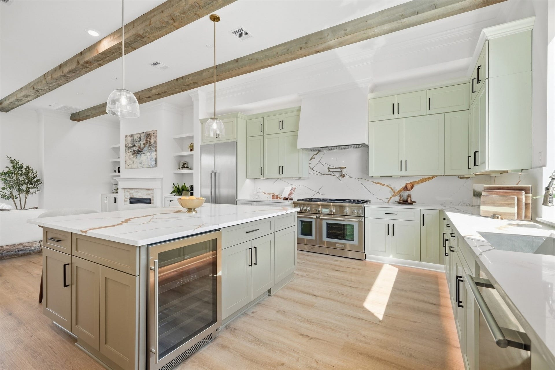 2111 Nantucket Drive, #C, Houston, TX 77057 Designer selections continue throughout the kitchen with statement stone surfaces, custom cabinetry, under-cabinet lighting, and Thermidor appliances.