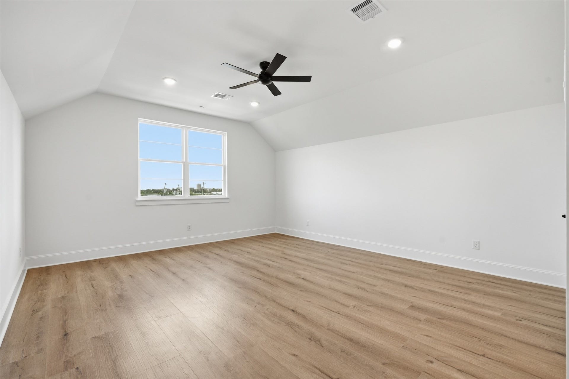 2111 Nantucket Drive, #C, Houston, TX 77057 A spacious fourth-floor retreat offers exceptional flexibility for a media room, game room, additional living area, or private guest space.