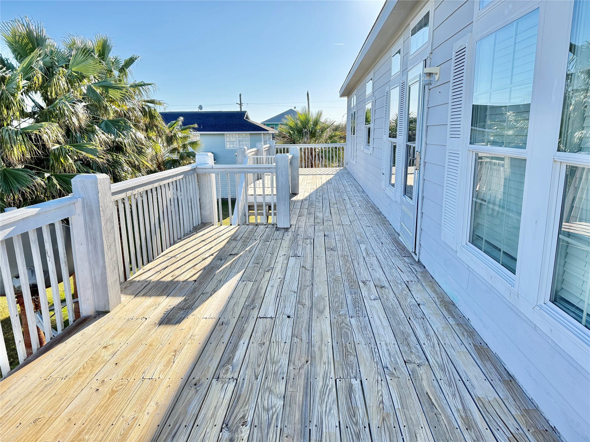 981 Nassau Drive, Crystal Beach, TX 77650 Large wood deck