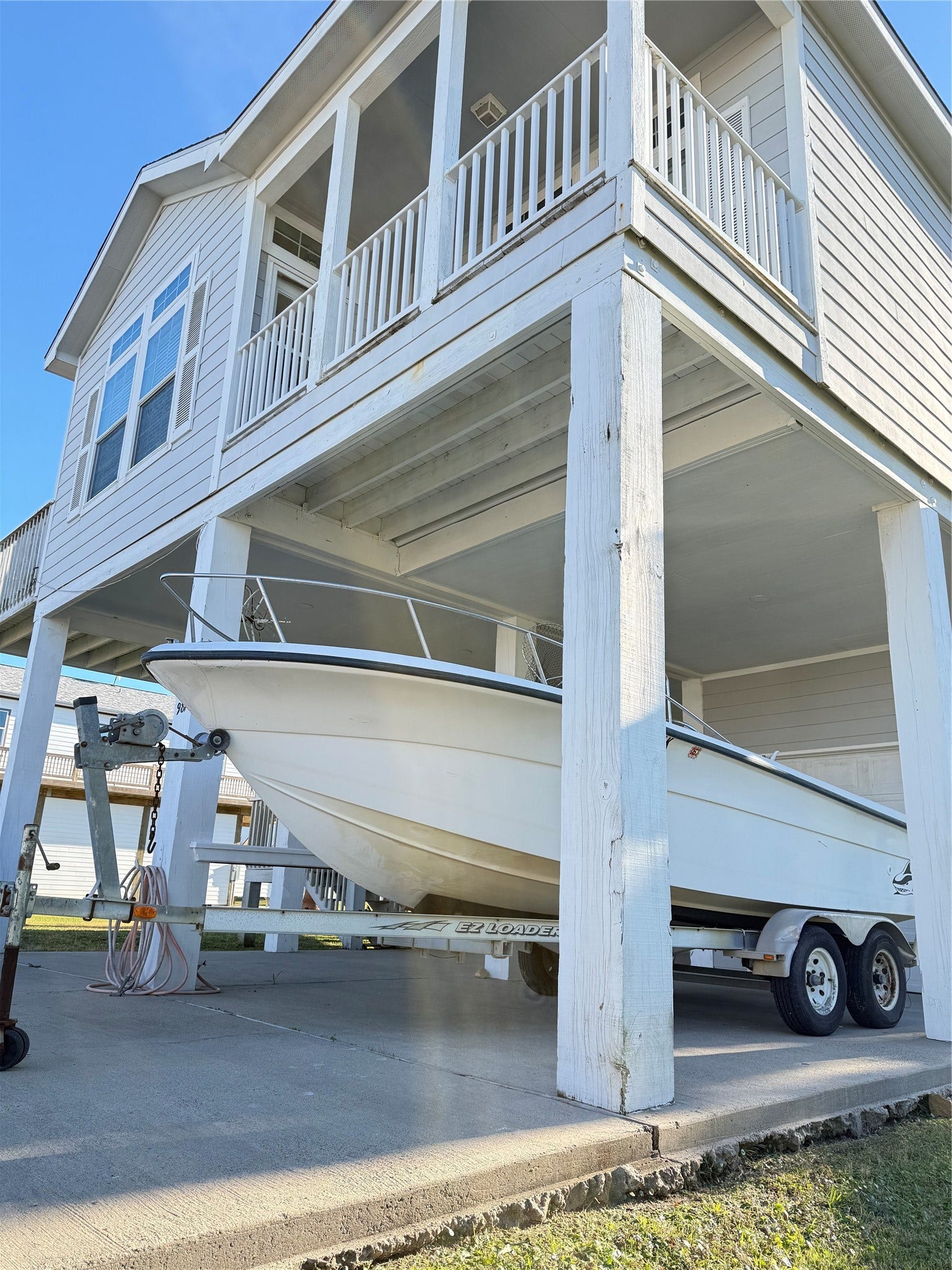 981 Nassau Drive, Crystal Beach, TX 77650 Garage and carport