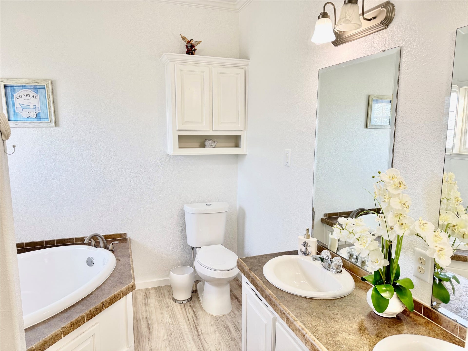 981 Nassau Drive, Crystal Beach, TX 77650 Double sinks