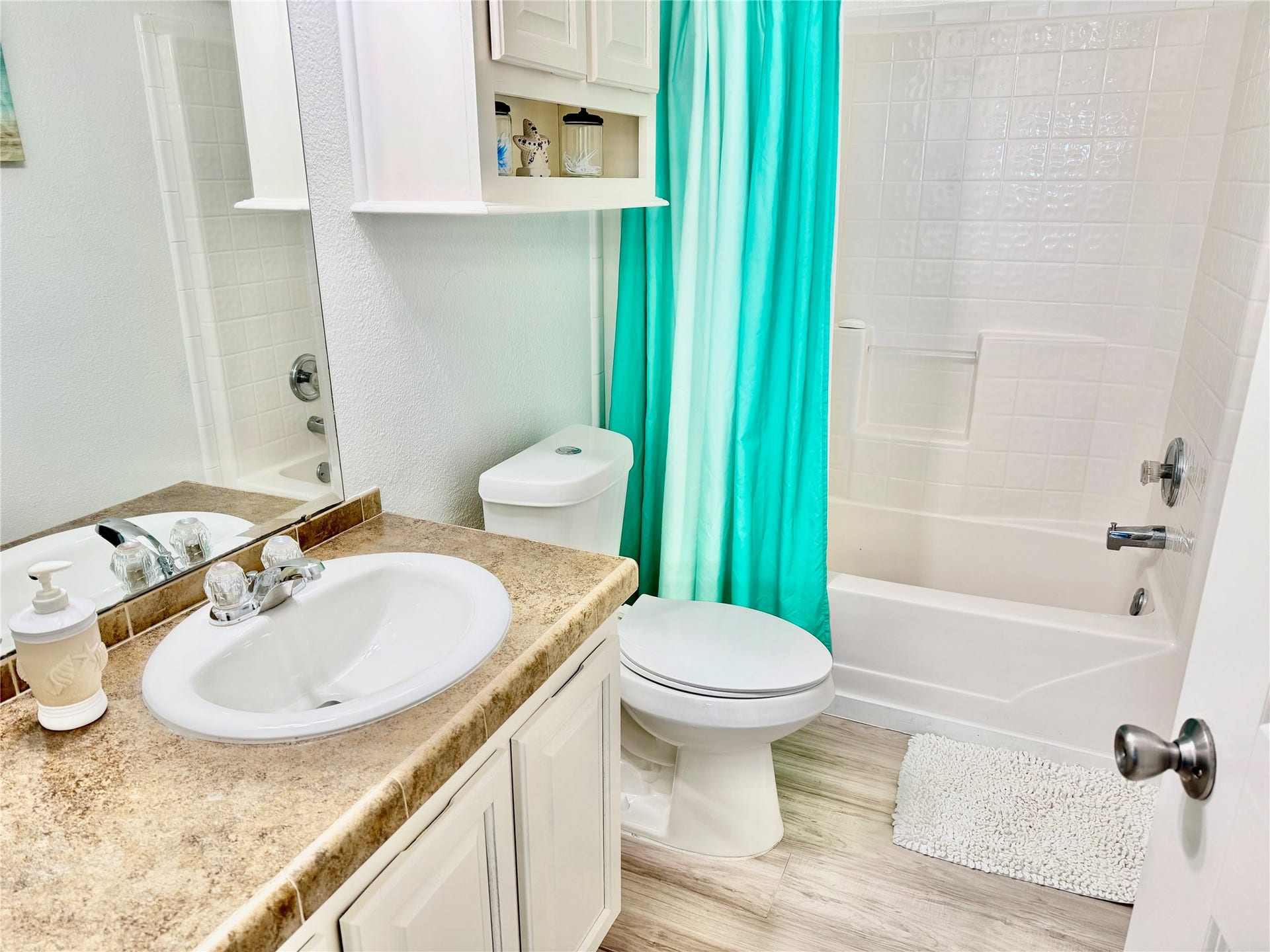 981 Nassau Drive, Crystal Beach, TX 77650 Secondary bathroom