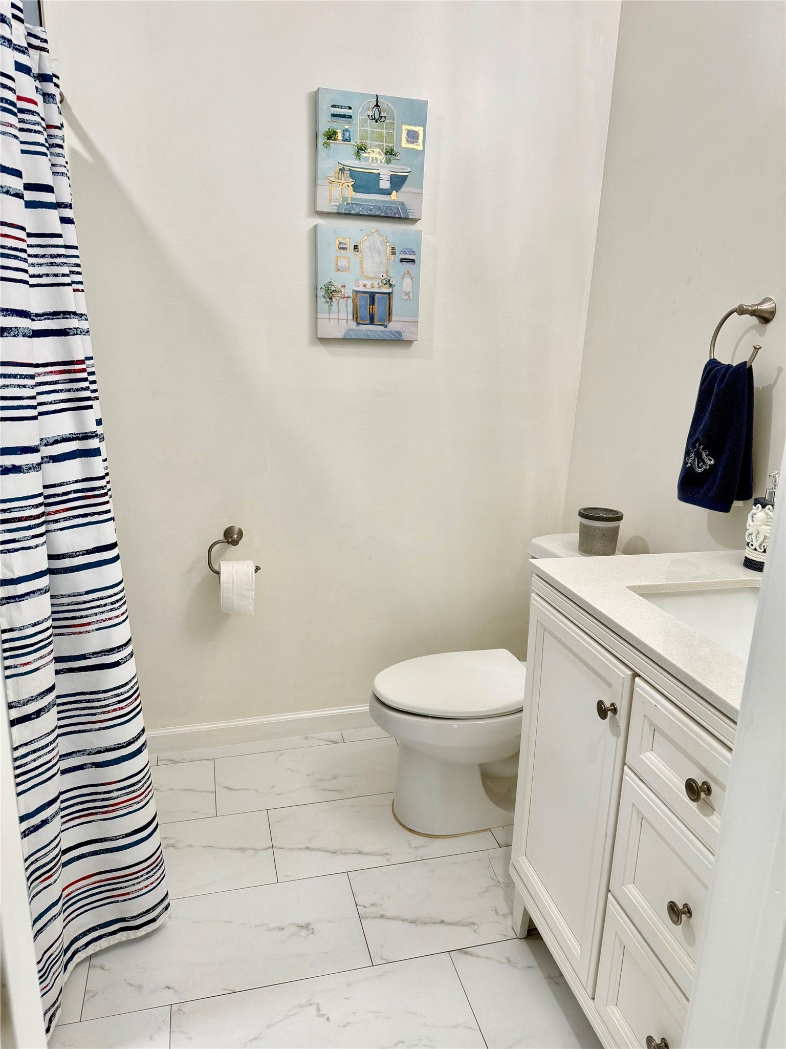 981 Nassau Drive, Crystal Beach, TX 77650 Guest restroom
