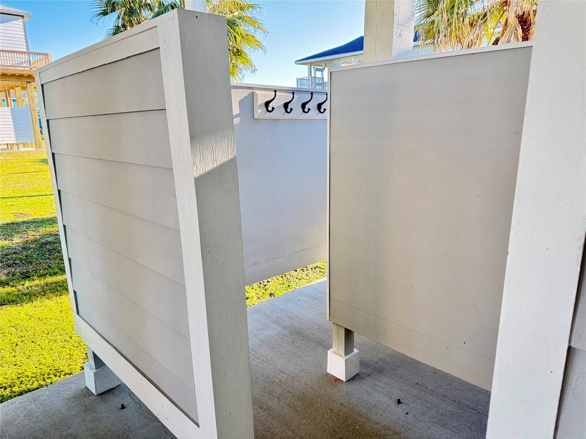 981 Nassau Drive, Crystal Beach, TX 77650 Sand shower