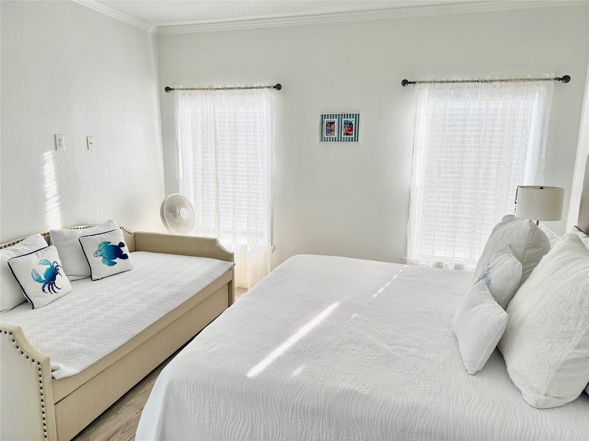 981 Nassau Drive, Crystal Beach, TX 77650 Large primary bedroom with day/nap bed.
