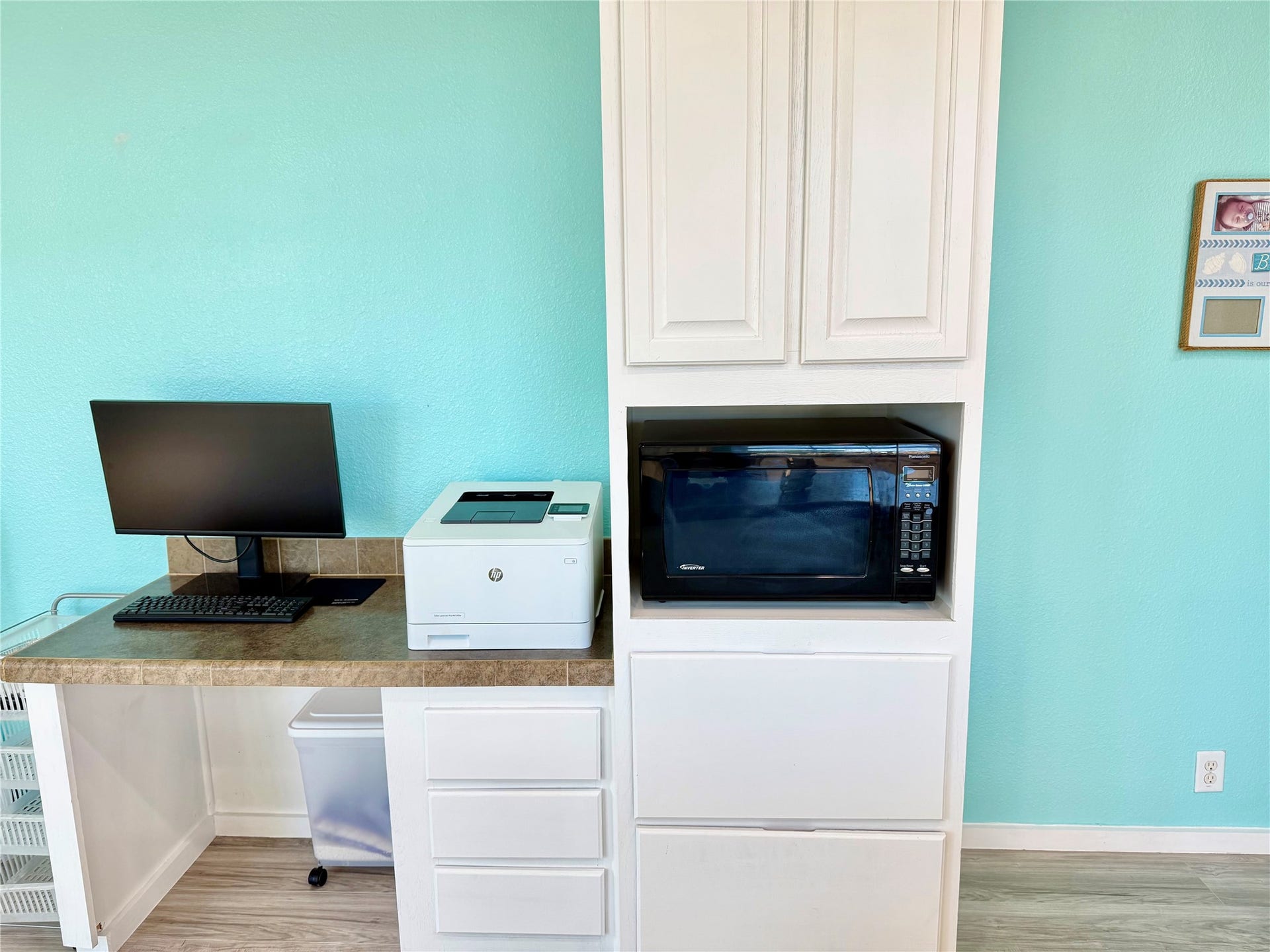 981 Nassau Drive, Crystal Beach, TX 77650 Computer station