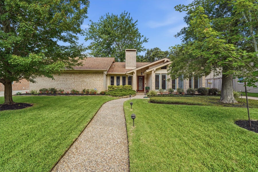 Property photo for 611 Forest Lake Drive, Seabrook, TX