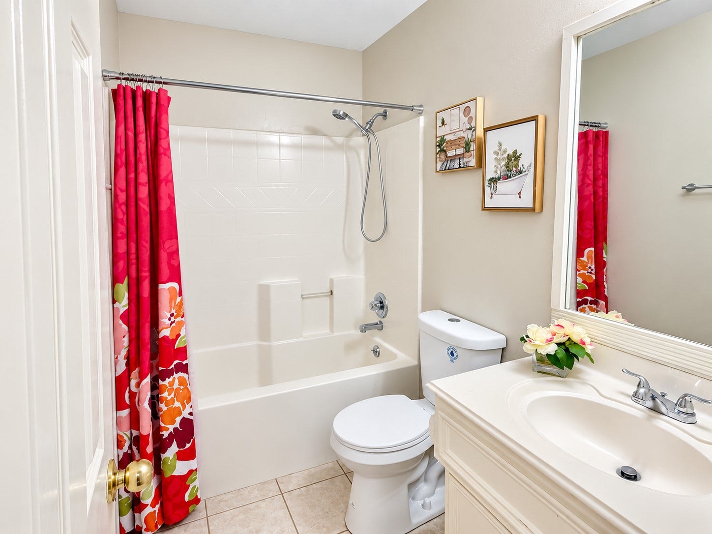 1522 Martin Lake Drive, Richmond, TX 77406 The 2nd full bath is inbetween the two bedrooms for convenience.