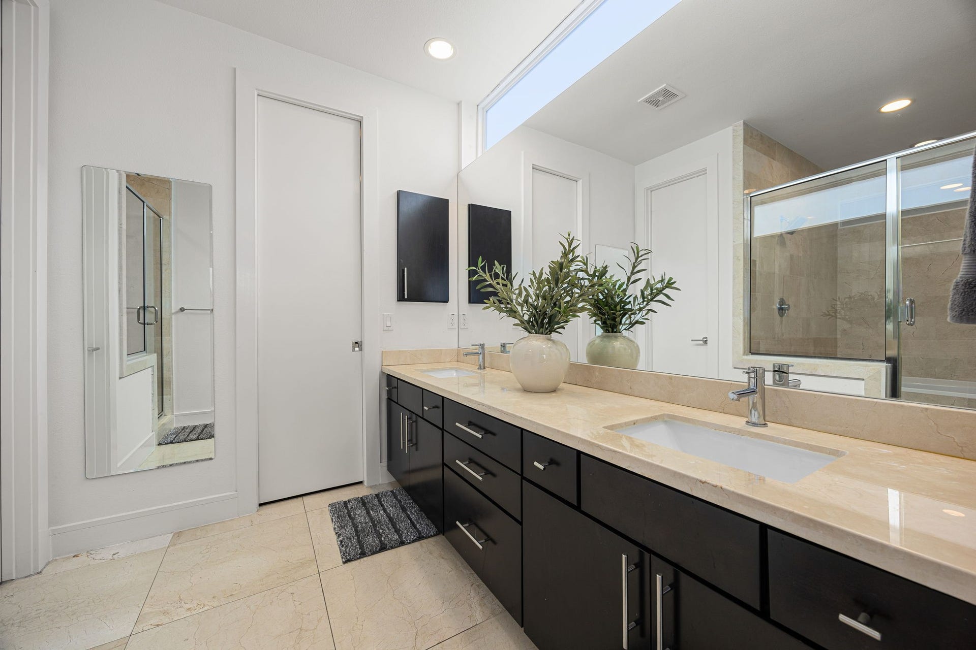 1232 W 24th Street, #H, Houston, TX 77008 Primary Bath