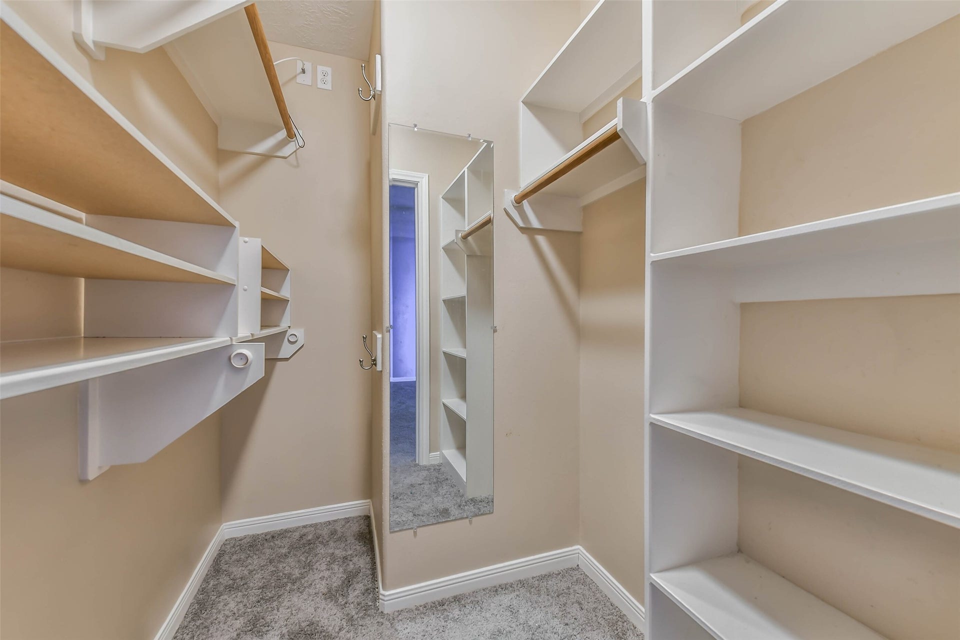 2501 Gulf Freeway, #243D, Dickinson, TX 77539 Primary closet