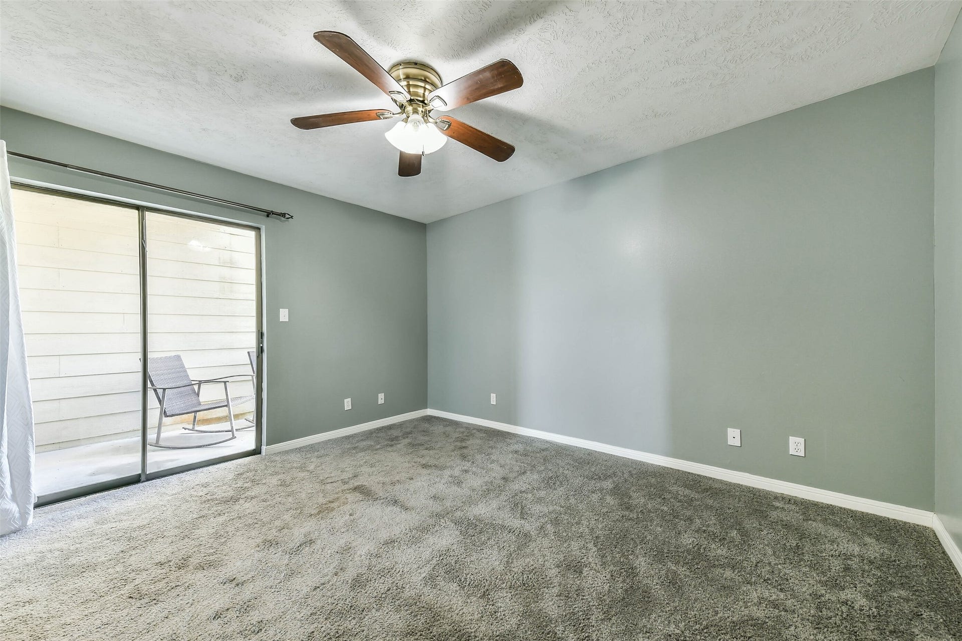 2501 Gulf Freeway, #243D, Dickinson, TX 77539 Primary Bedroom with attached balcony