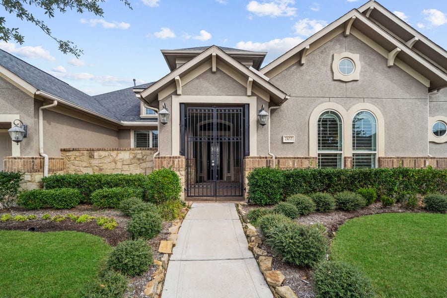 Property photo for 2102 Old Town Drive, Missouri City, TX
