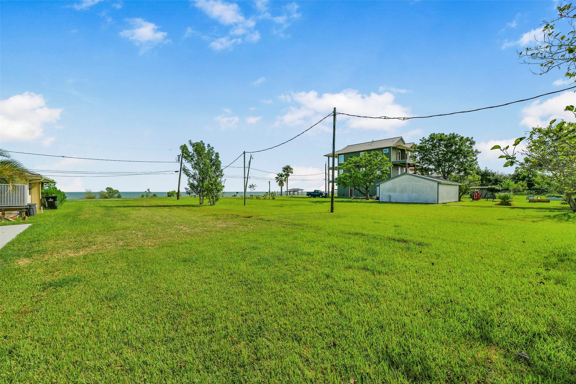 2480 E East Bayshore Drive, San Leon, TX 77539 2480 E East Bayshore Drive, San Leon, TX 77539