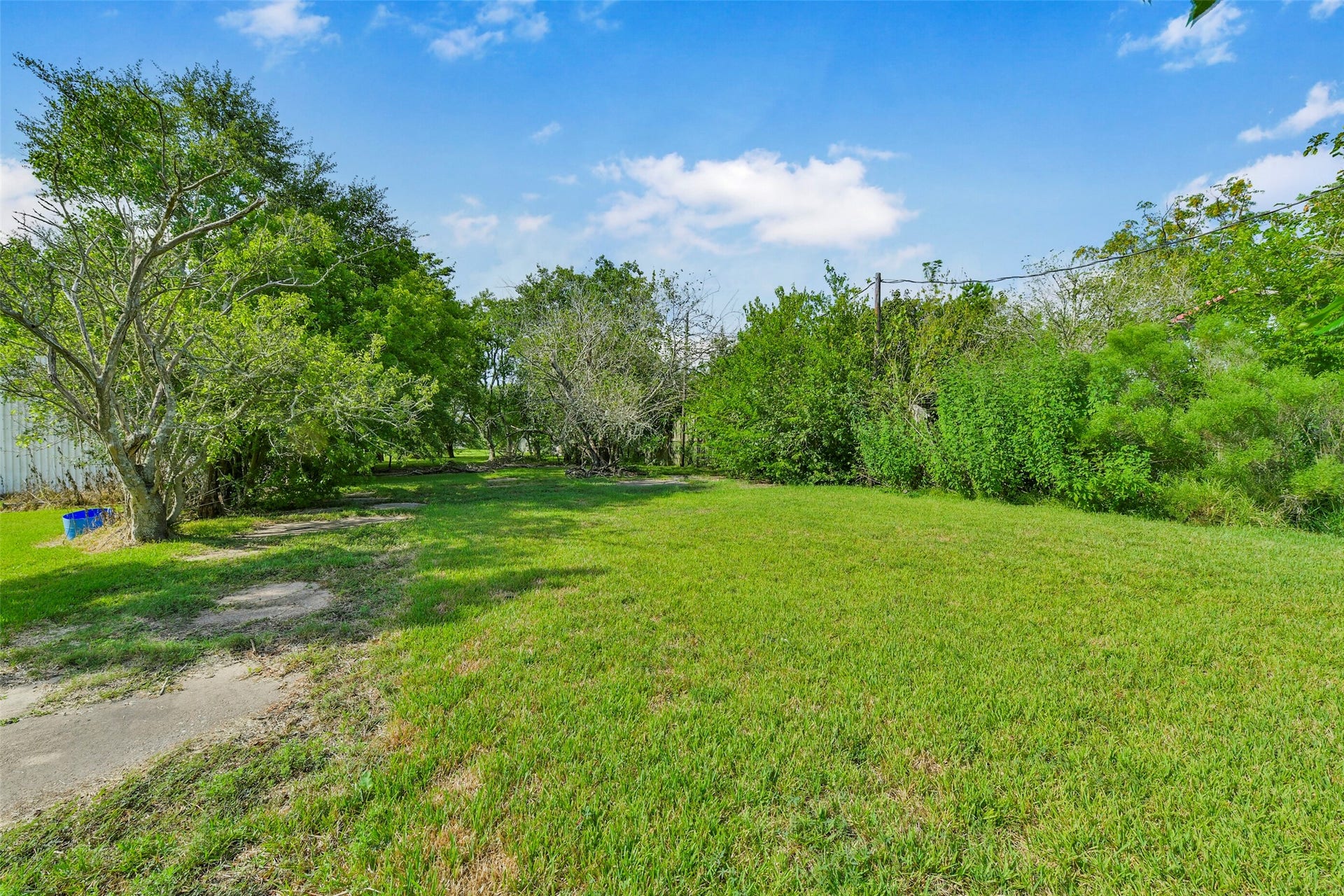 2480 E East Bayshore Drive, San Leon, TX 77539 2480 E East Bayshore Drive, San Leon, TX 77539