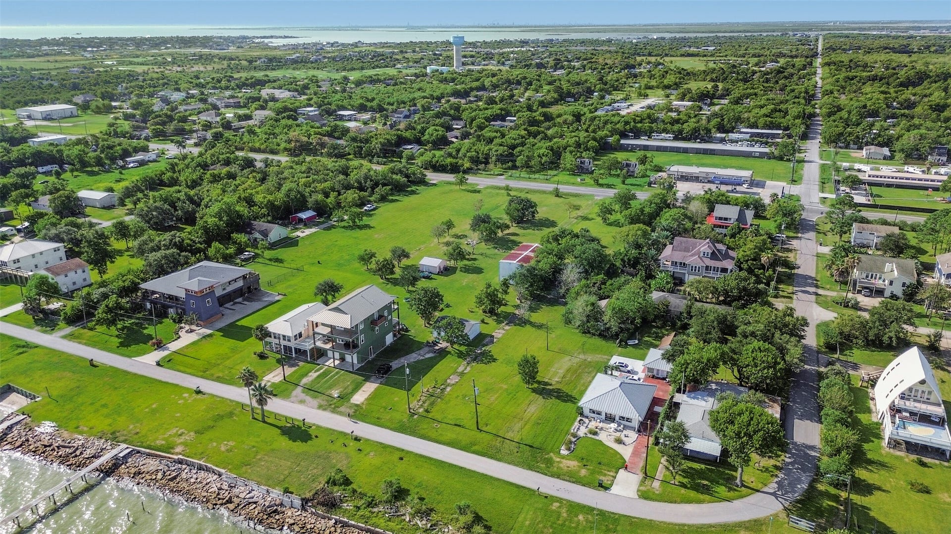 2480 E East Bayshore Drive, San Leon, TX 77539 2480 E East Bayshore Drive, San Leon, TX 77539
