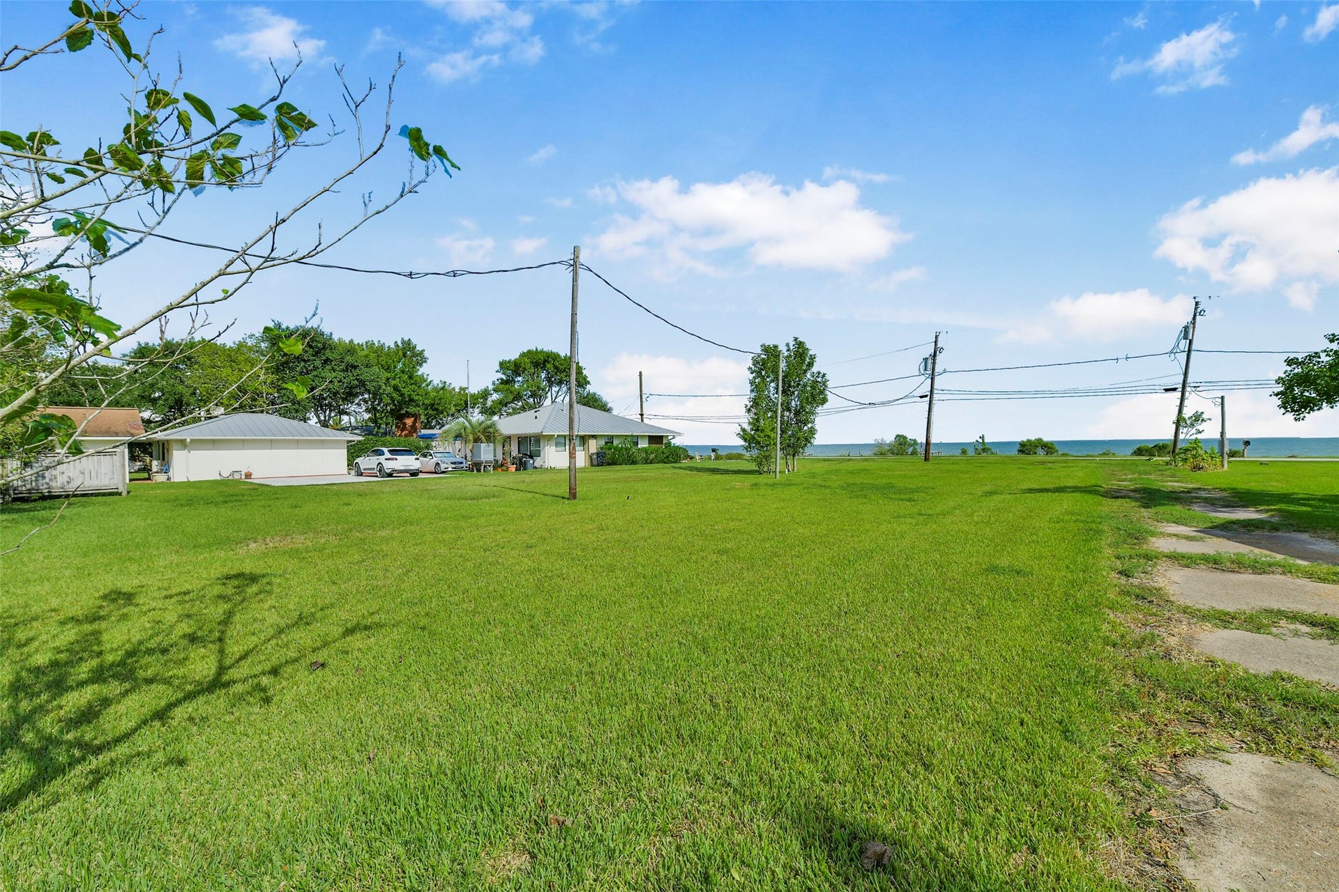 2480 E East Bayshore Drive, San Leon, TX 77539 2480 E East Bayshore Drive, San Leon, TX 77539