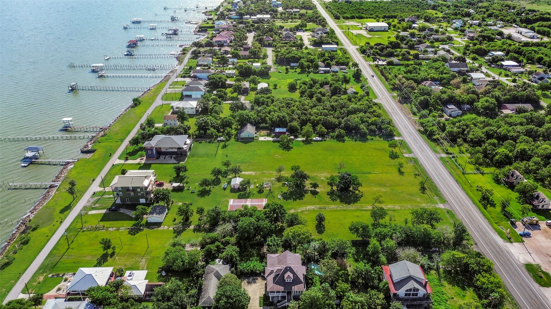 2480 E East Bayshore Drive, San Leon, TX 77539 2480 E East Bayshore Drive, San Leon, TX 77539