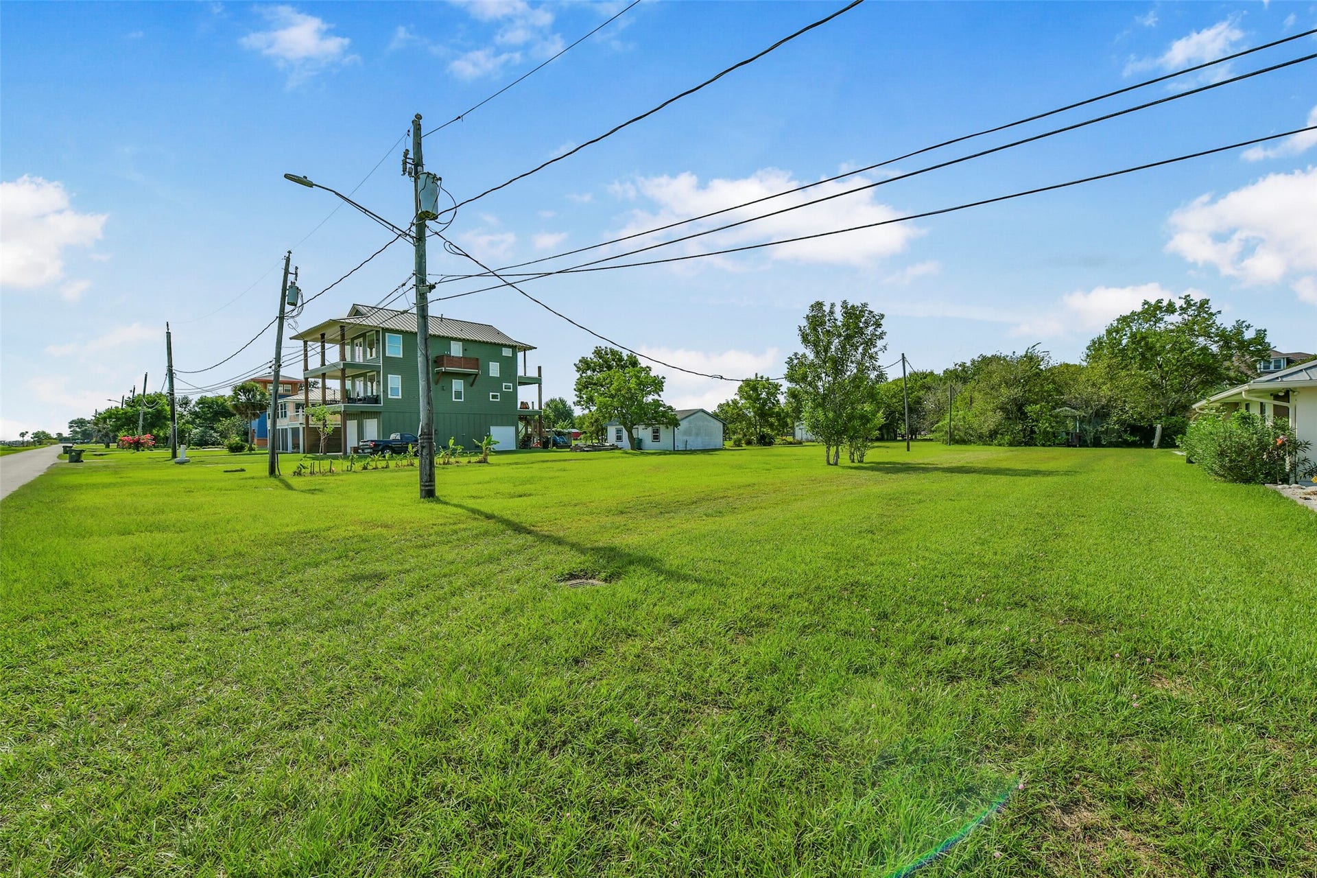 2480 E East Bayshore Drive, San Leon, TX 77539 2480 E East Bayshore Drive, San Leon, TX 77539