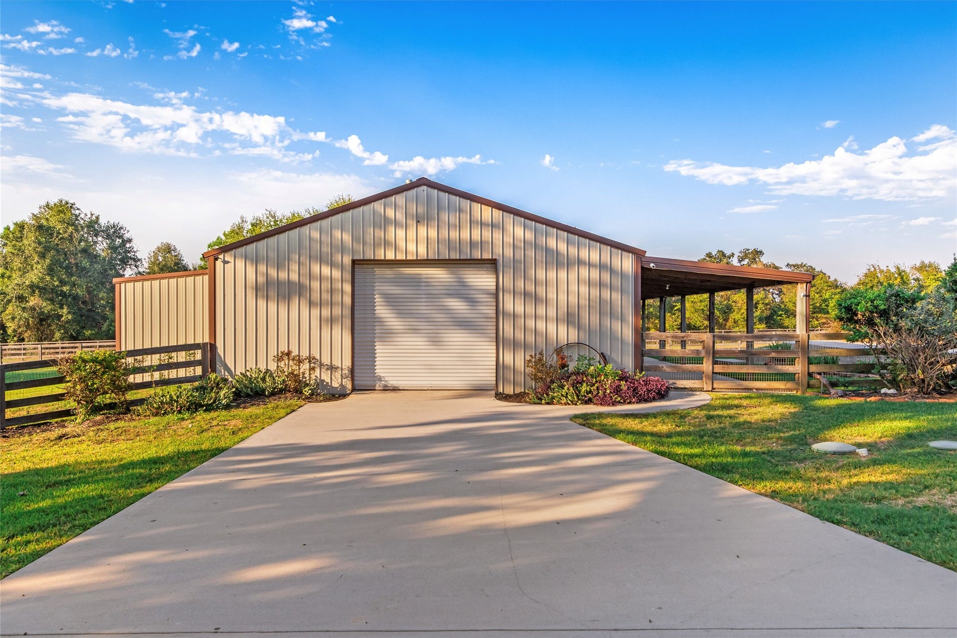 22078 Stone Creek Lane, Montgomery, TX 77316 22078 Stone Creek Lane, Montgomery, TX 77316