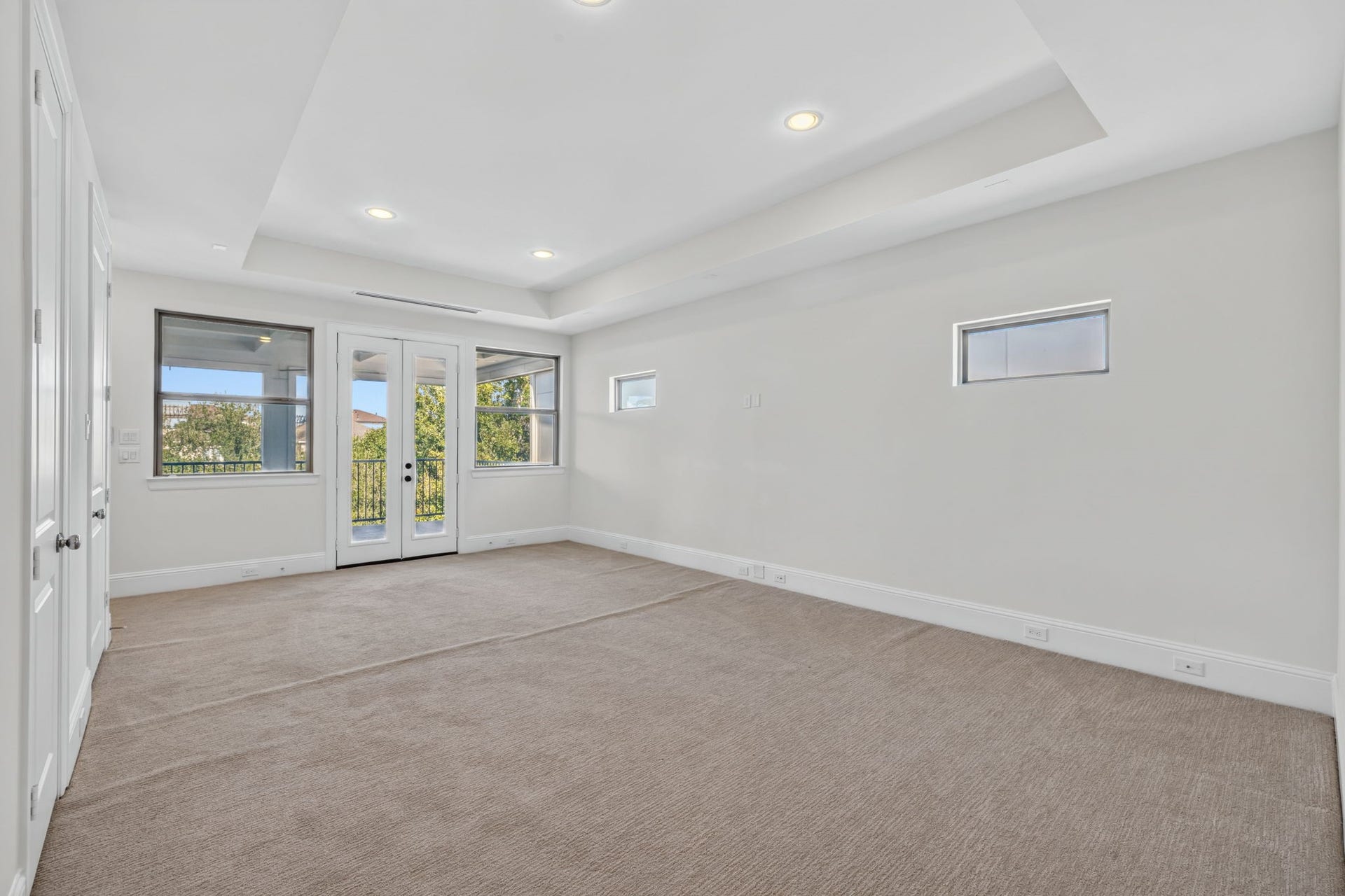 1713 Holman Street, Houston, TX 77004 Generous game room ideal for media, billiards, or a lounge
