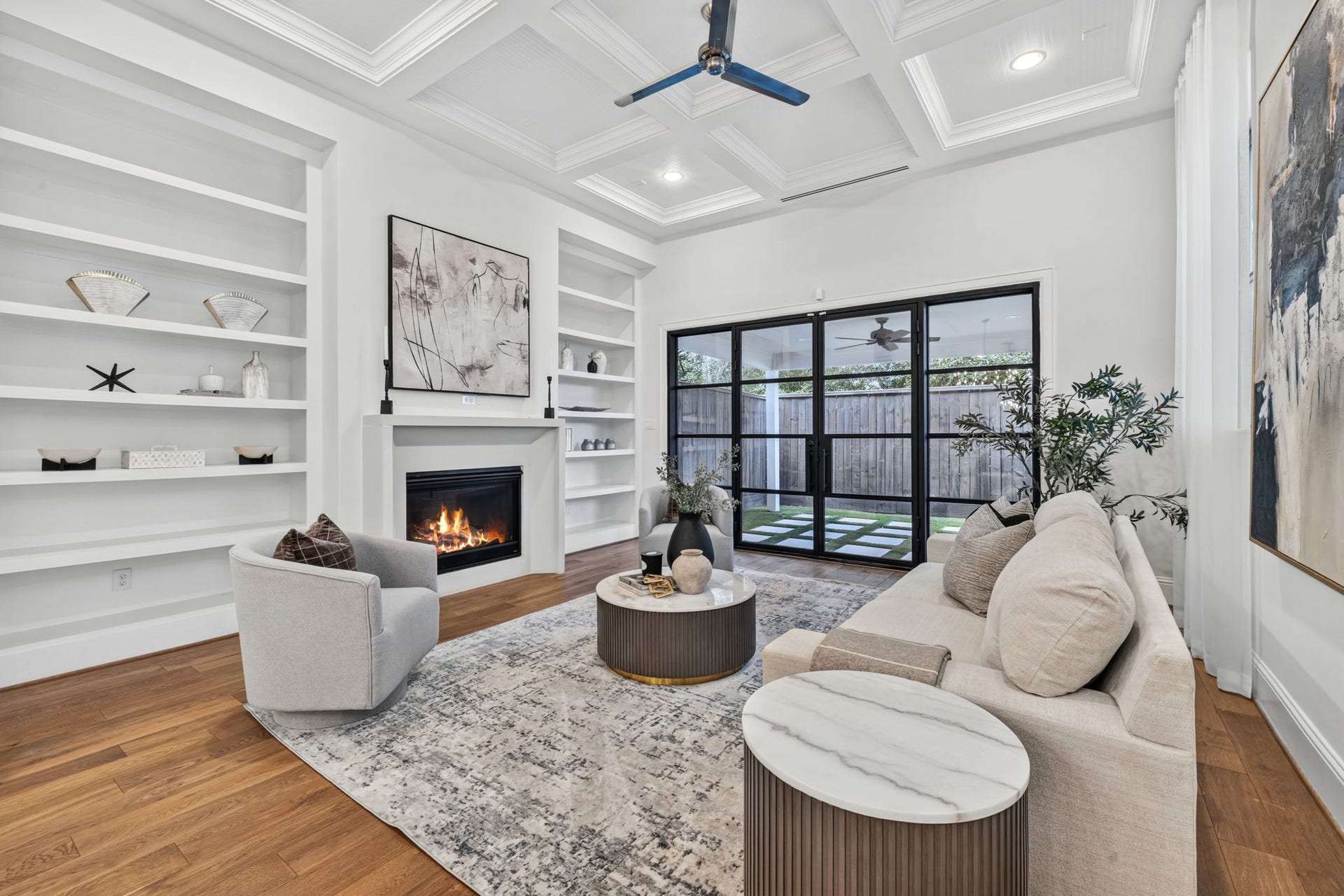1713 Holman Street, Houston, TX 77004 Warm and inviting family room features a cozy gas log fireplace, perfect for easy relaxation and everyday living.