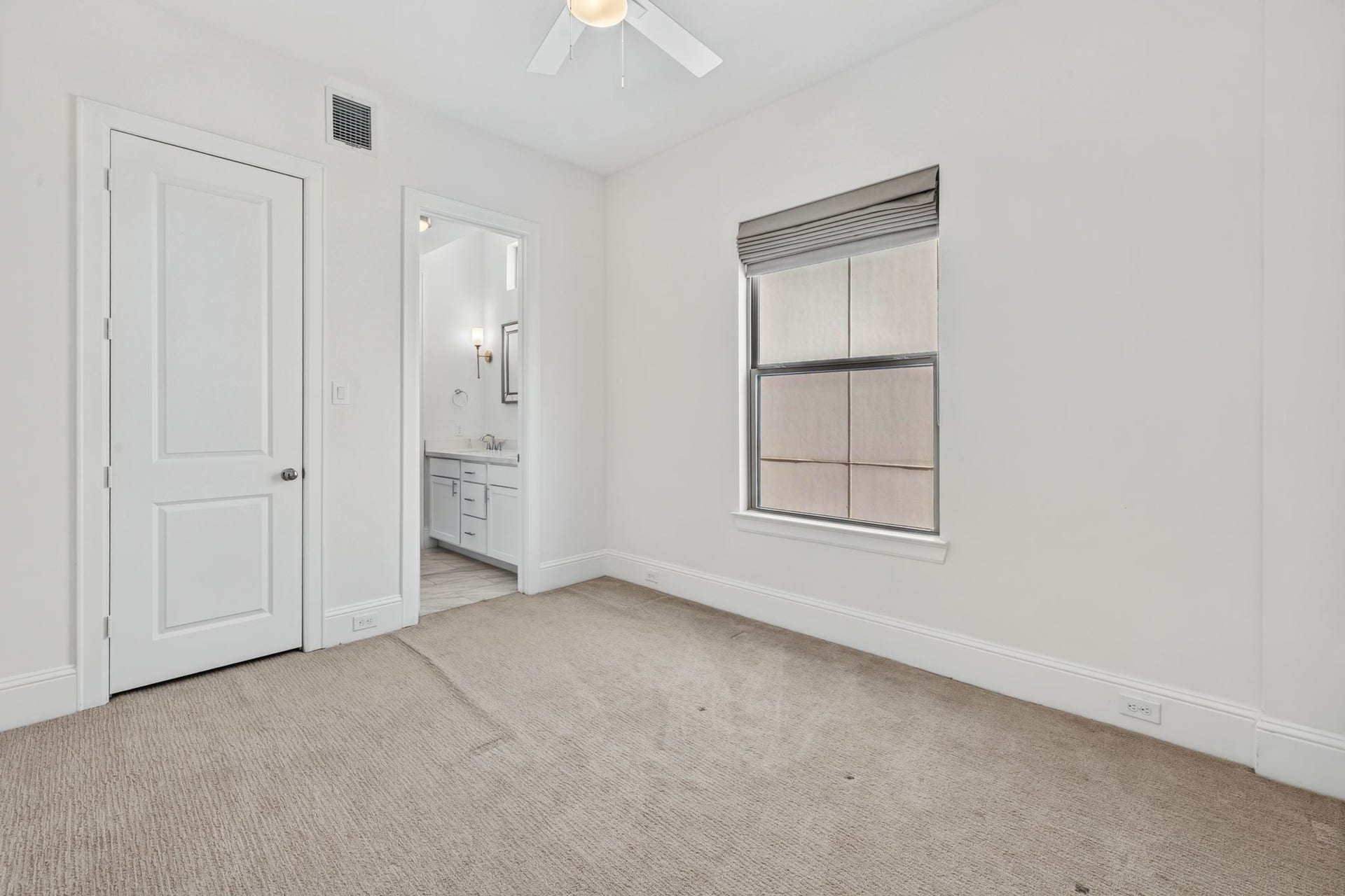 1713 Holman Street, Houston, TX 77004 Secondary bedrooms share a full bath with double vanity.