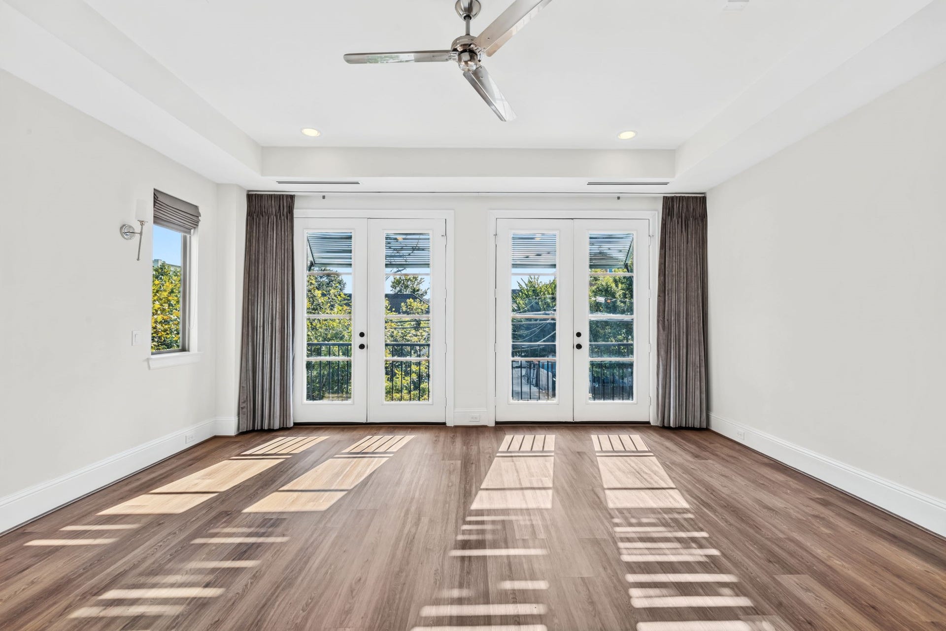 1713 Holman Street, Houston, TX 77004 Custom black out curtains and roman shades.