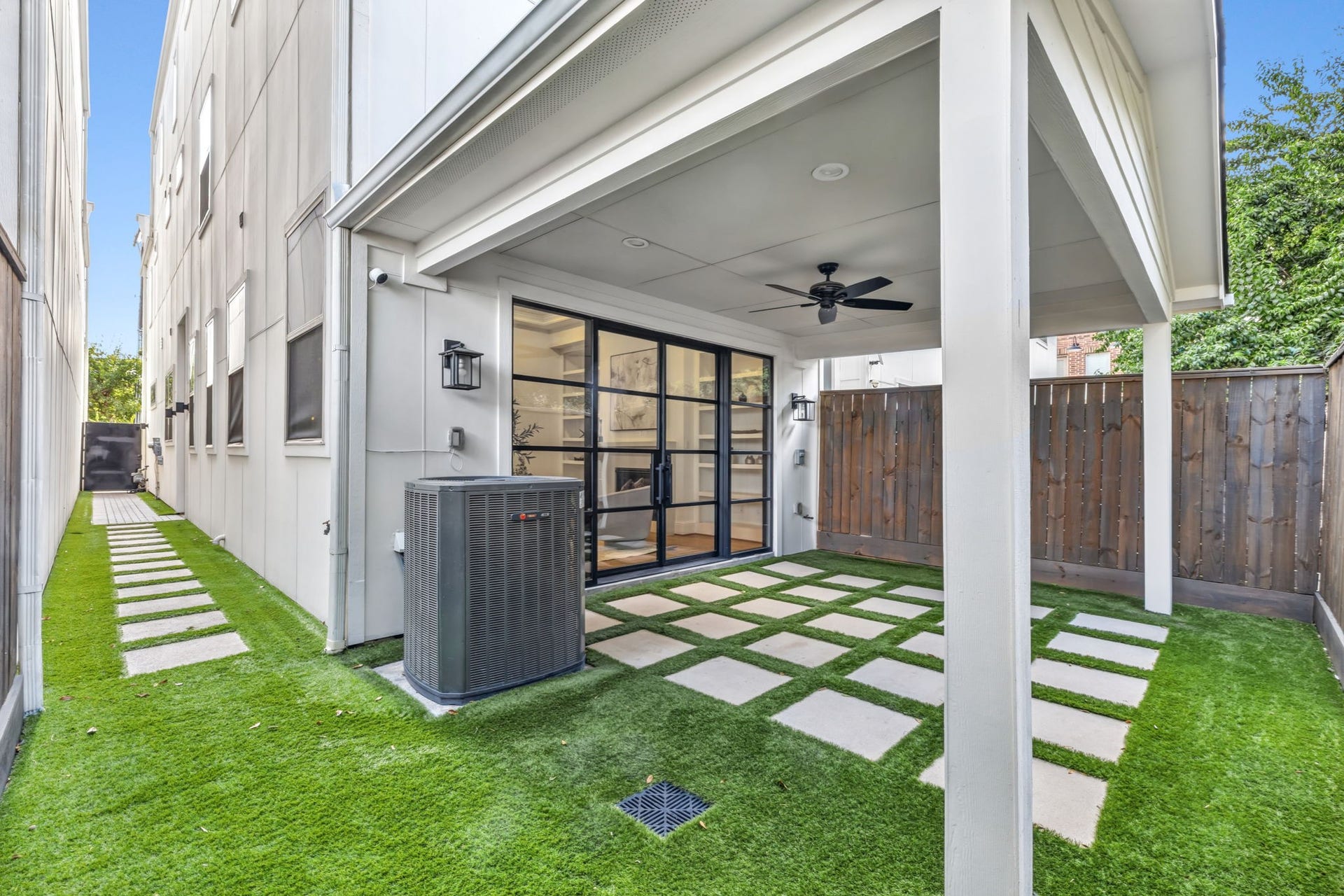 1713 Holman Street, Houston, TX 77004 Durable, low-maintenance turf layout ideal for pets, kids, and backyard gatherings