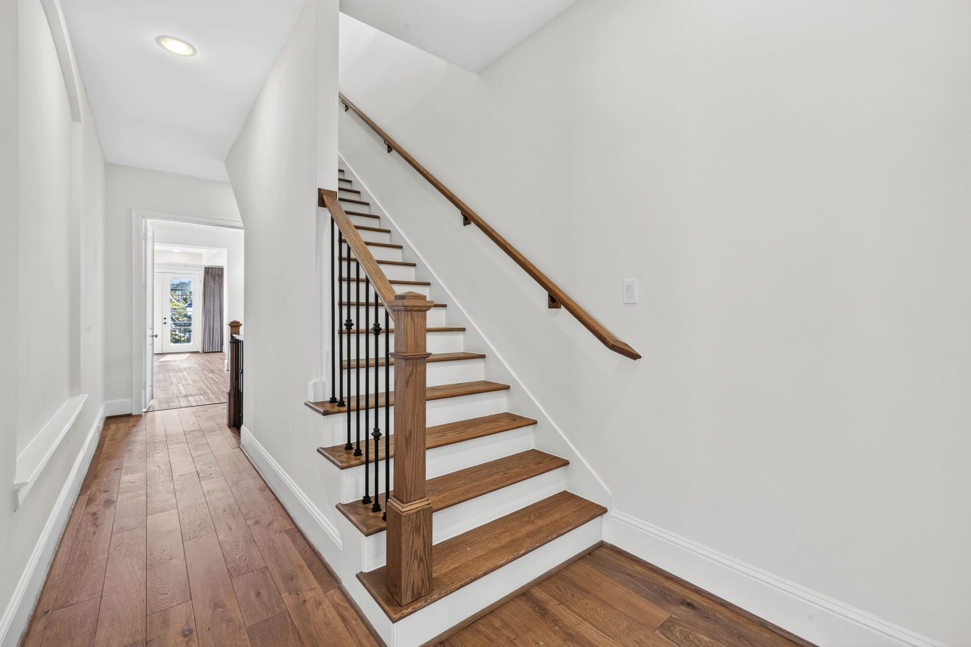 1713 Holman Street, Houston, TX 77004 All three bedrooms are thoughtfully positioned on the second level