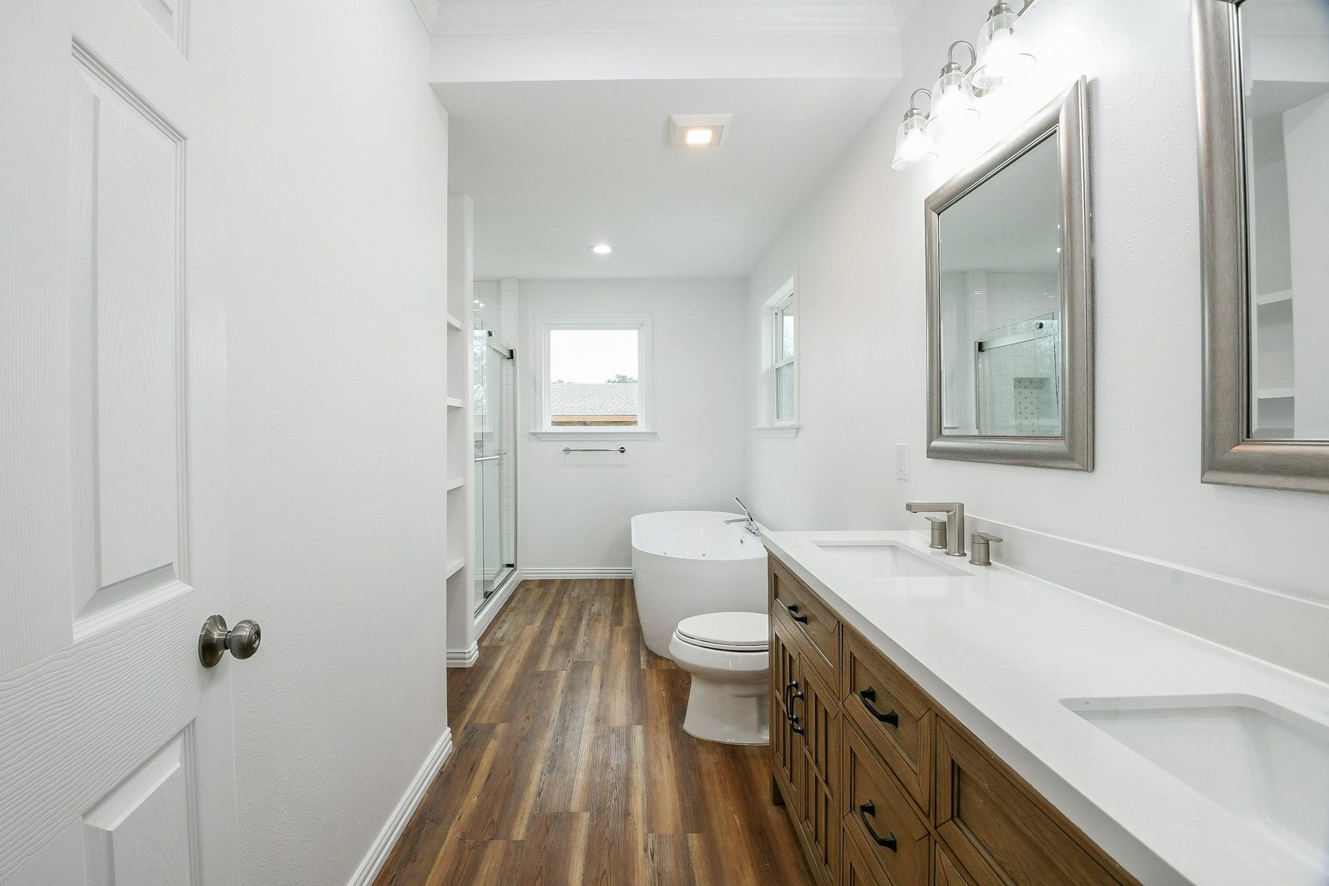 3200 Hoover Street, La Marque, TX 77568 Spa like master bath