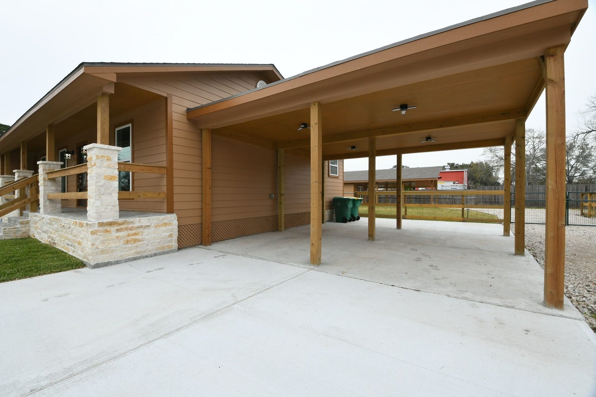 3200 Hoover Street, La Marque, TX 77568 Two car porte cache