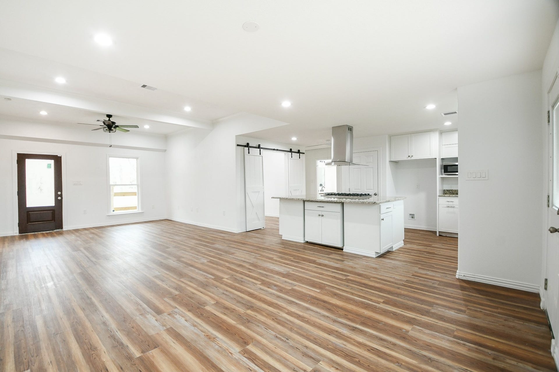 3200 Hoover Street, La Marque, TX 77568 Huge living area open to the kitchen.