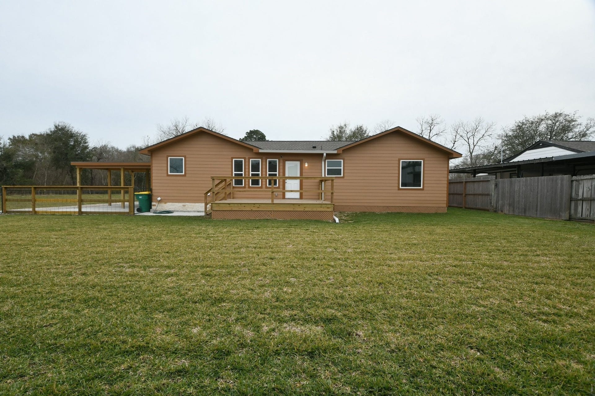 3200 Hoover Street, La Marque, TX 77568 Plenty of room to roam