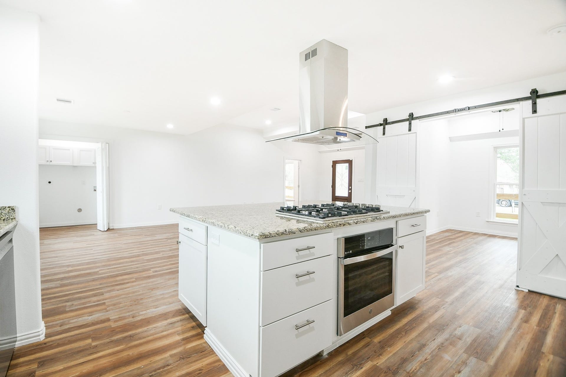 3200 Hoover Street, La Marque, TX 77568 Fabulous island kitchen with upgraded appliances.