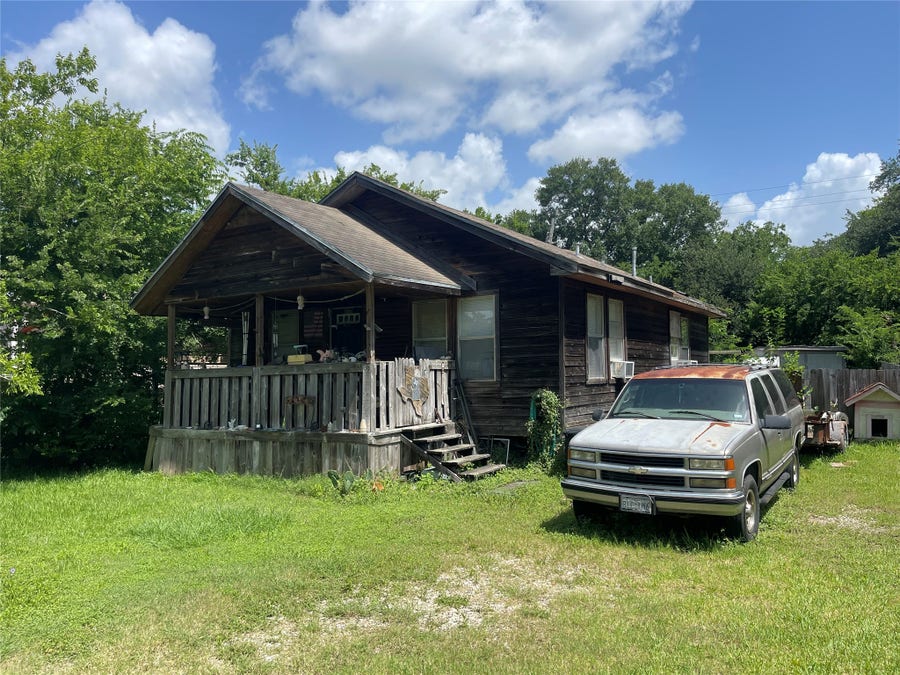 Property photo for 408 Bay Oaks Drive, La Porte, TX