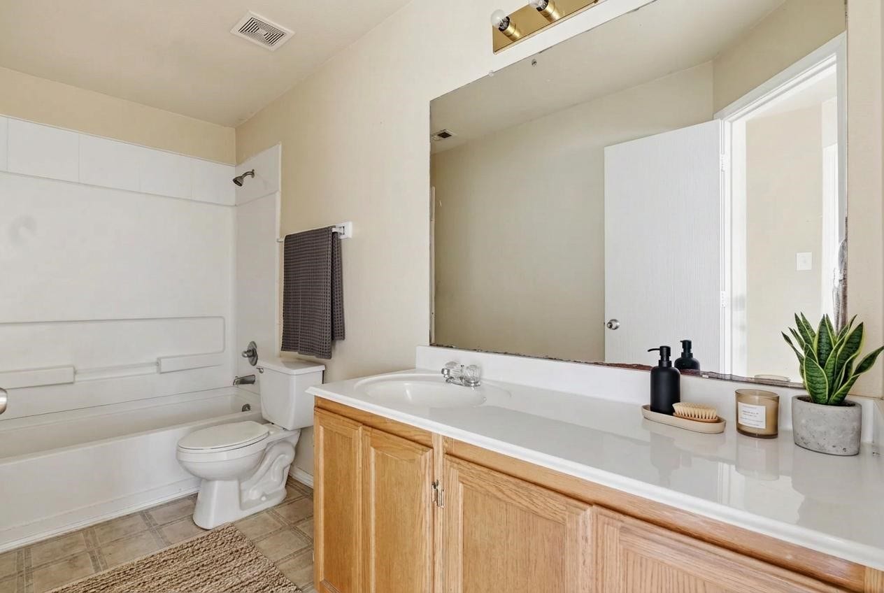 3910 Ridge Canyon Road, Baytown, TX 77521 This photo is virtually staged