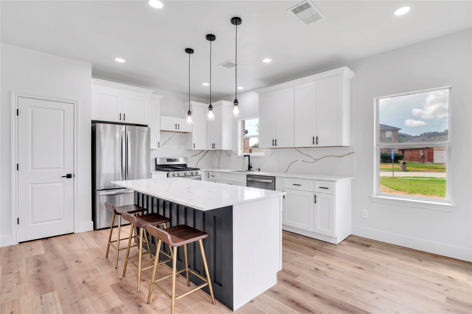 4503 Regal Drive, Baytown, TX 77521 Ai used to show appliances