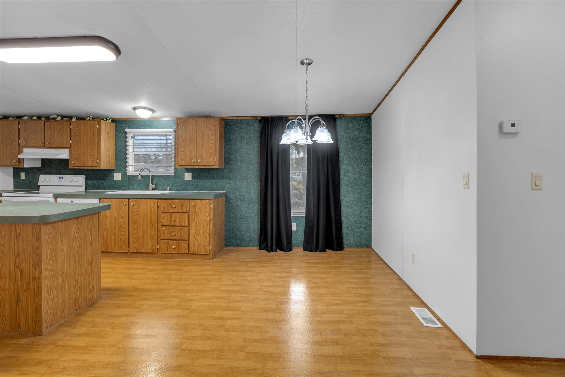 Dedicated dining room area ideal for family meals and entertaining.