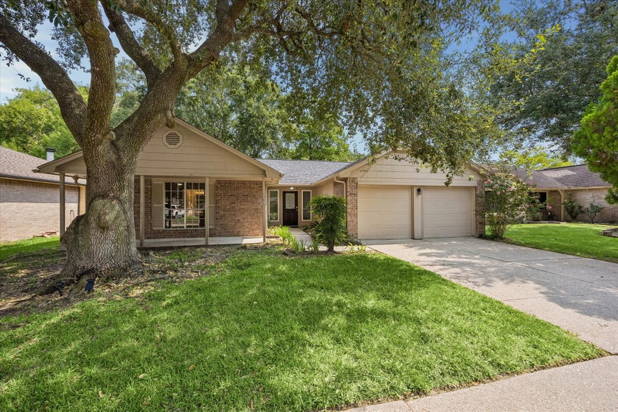 Property photo for 16723 Colony Bend Drive, Friendswood, TX