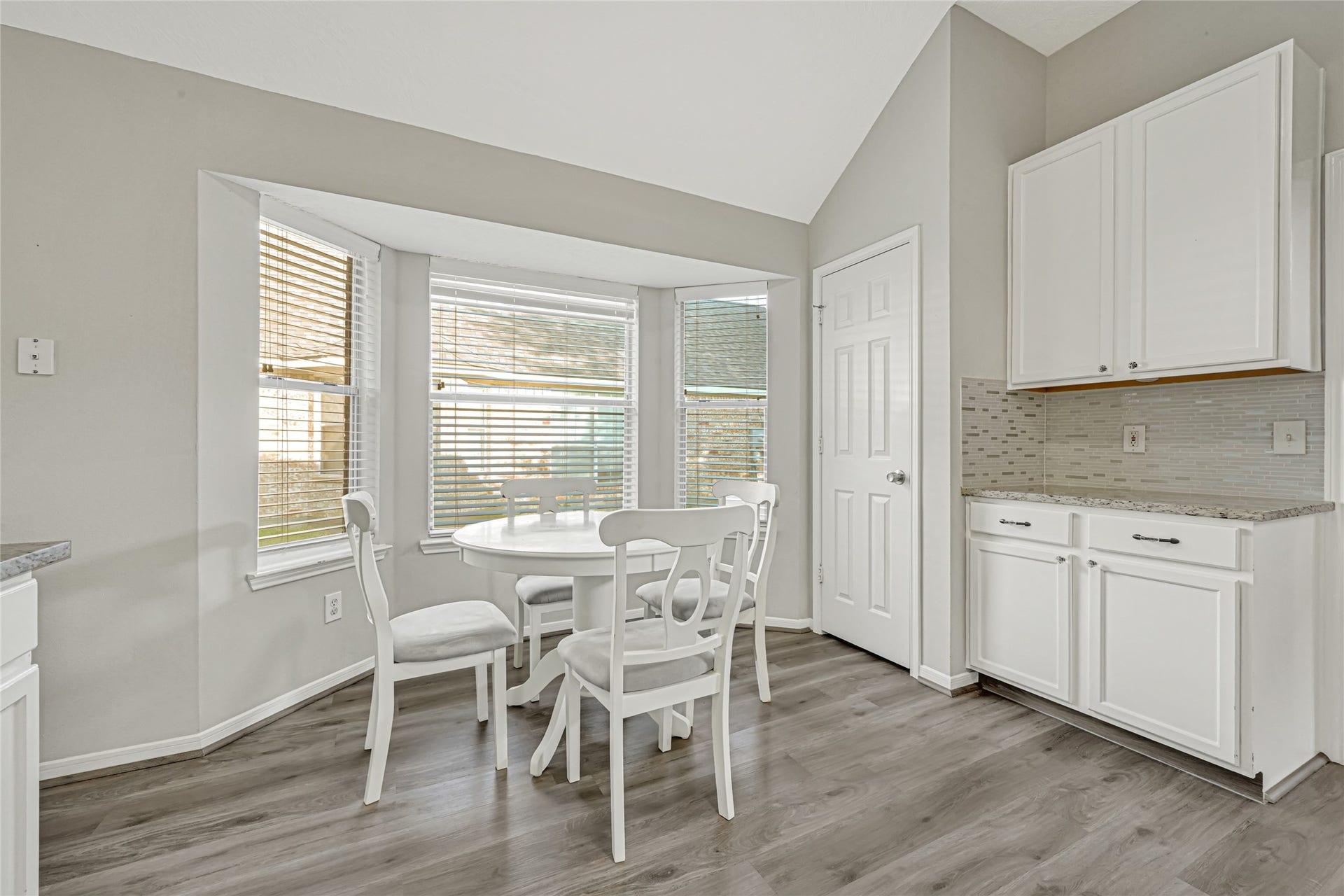 804 Cherry Blossom Drive, League City, TX 77573 eat in kitchen