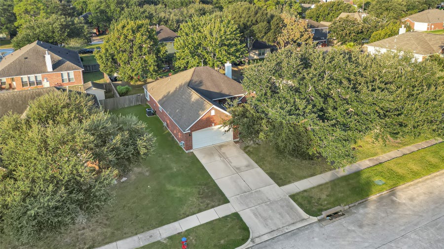 Property photo for 804 Cherry Blossom Drive, League City, TX