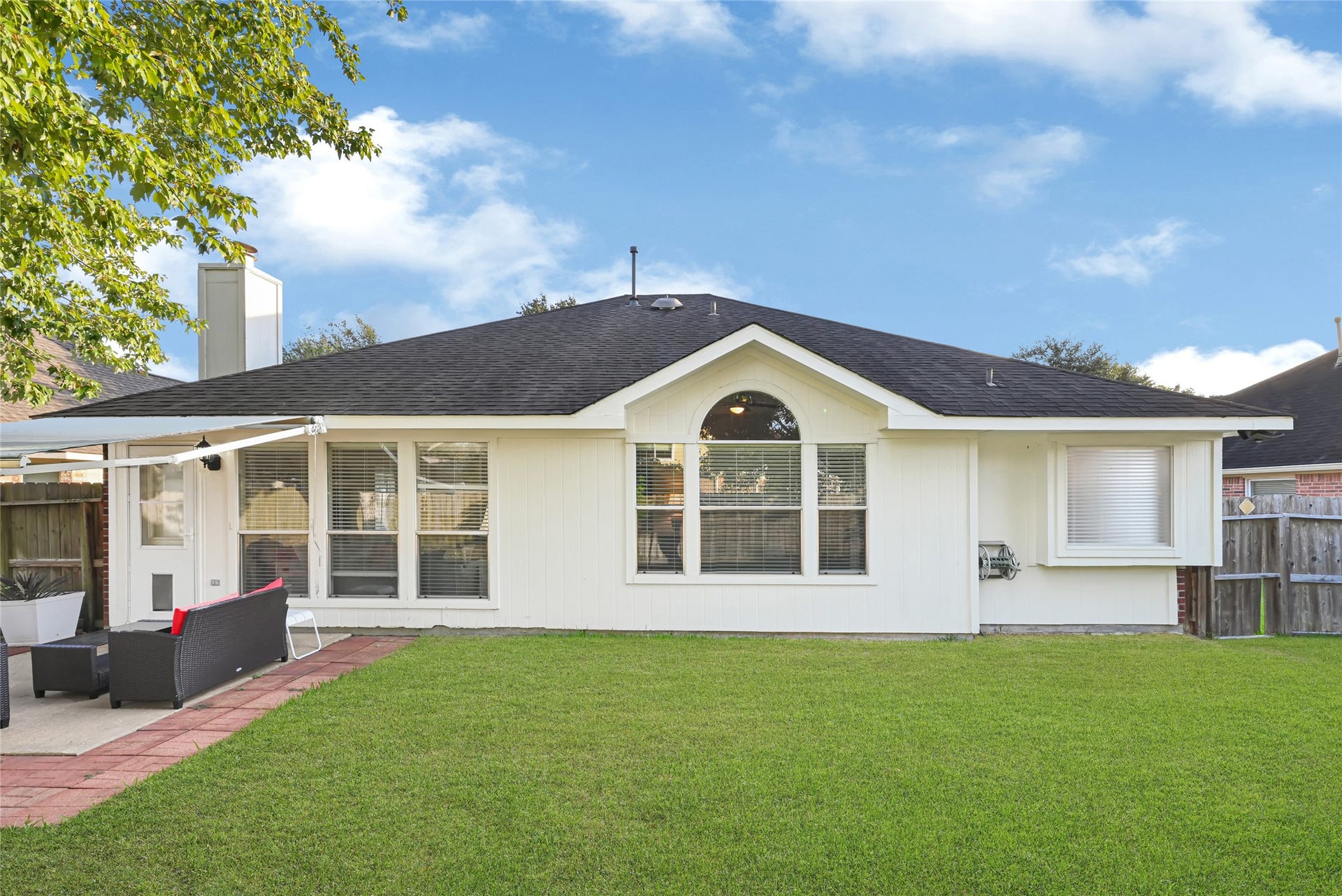 804 Cherry Blossom Drive, League City, TX 77573 backyard