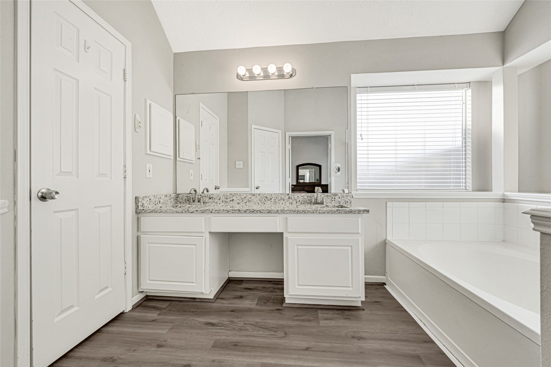 804 Cherry Blossom Drive, League City, TX 77573 dual sinks in the primary bathroom